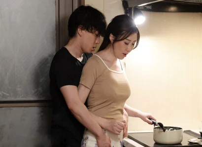 Người mẹ kế nóng bỏng chén con chồng